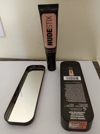 Тональная основа Tinted Cover Foundation от Nudestix