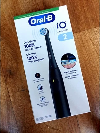 Электрическая зубная щетка Oral-B Io Pro