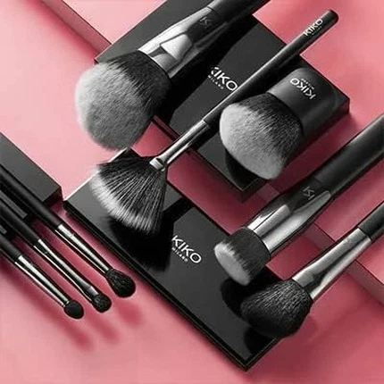 Кисть Kiko Milano для лица 05 Круглая кисть для тональной основы с плоским верхом Синтетическая