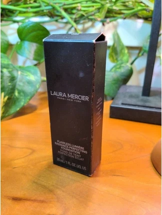 Laura Mercier Lumière Foundation