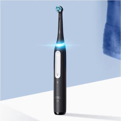 Магнитная зубная щетка Oral-B iO Series 4