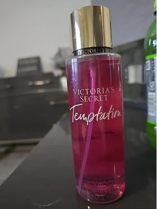 Парфюмированный спрей Victoria's Secret Temptation